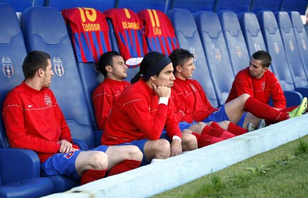 EXCLUSIV Cum a șocat vestiarul FCSB fostul fotbalist de 1,75 de milioane al lui Becali: „Mereu făcea așa după duș. Doi litri de cremă, o ducea la extrem”