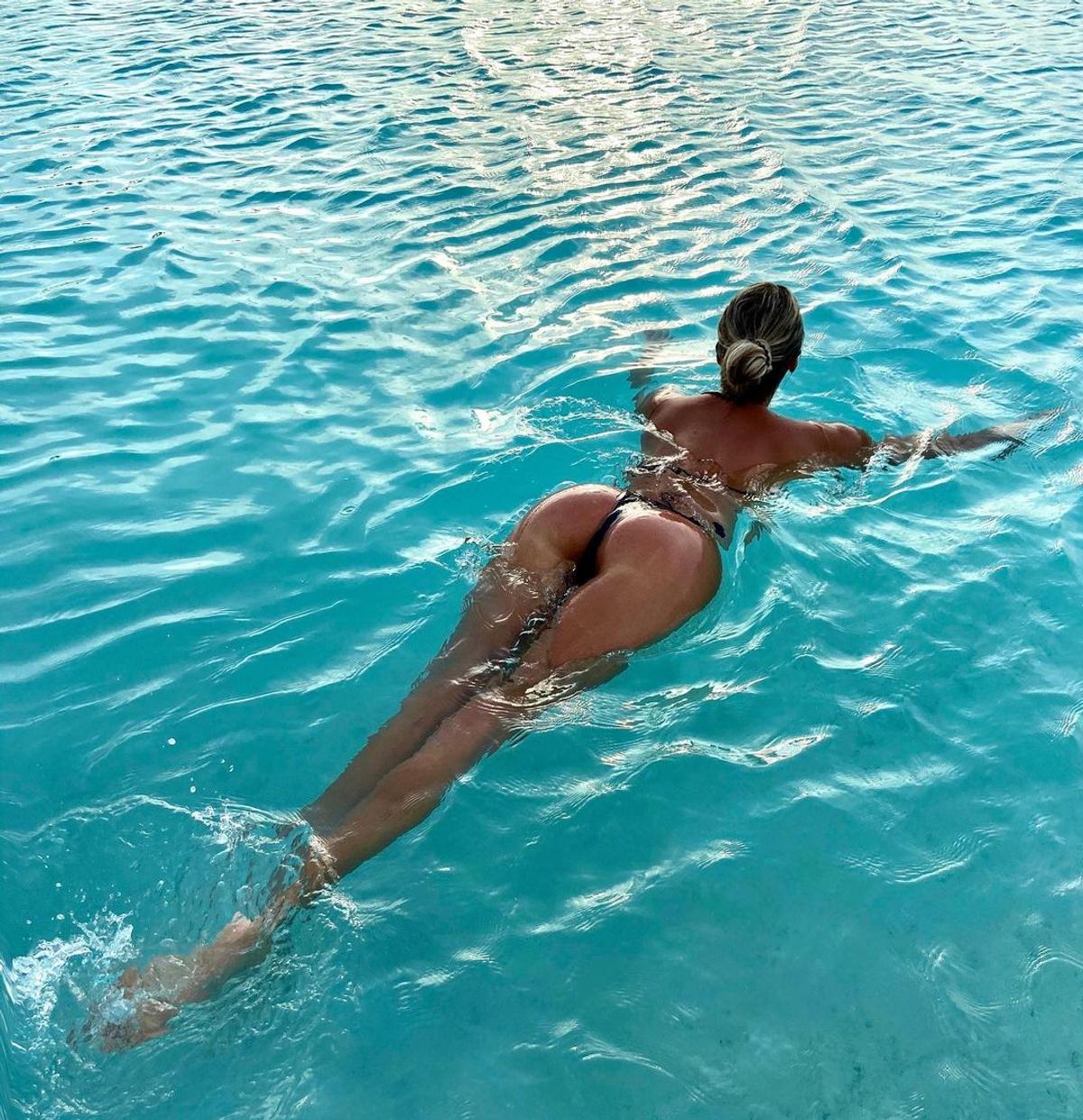 Marouane Fellaini, fostul mijlocaș al lui Manchester United, şi-a dus iubita într-o vacanţă de vis! „Să sărbătorim!”