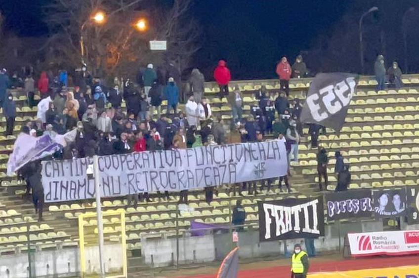 Mesajul afișat de ultrașii alb-violeți / foto. Vlad Nedelea (GSP)