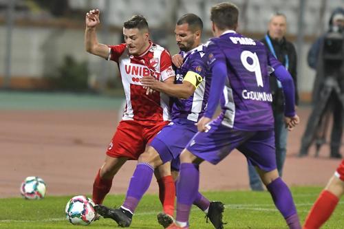 David Meza Colli, în duel cu Gabriel Torje // foto: Imago Images