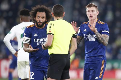 Marcelo, față în față cu arbitrul Figueroa Vazquez // foto: Imago Images