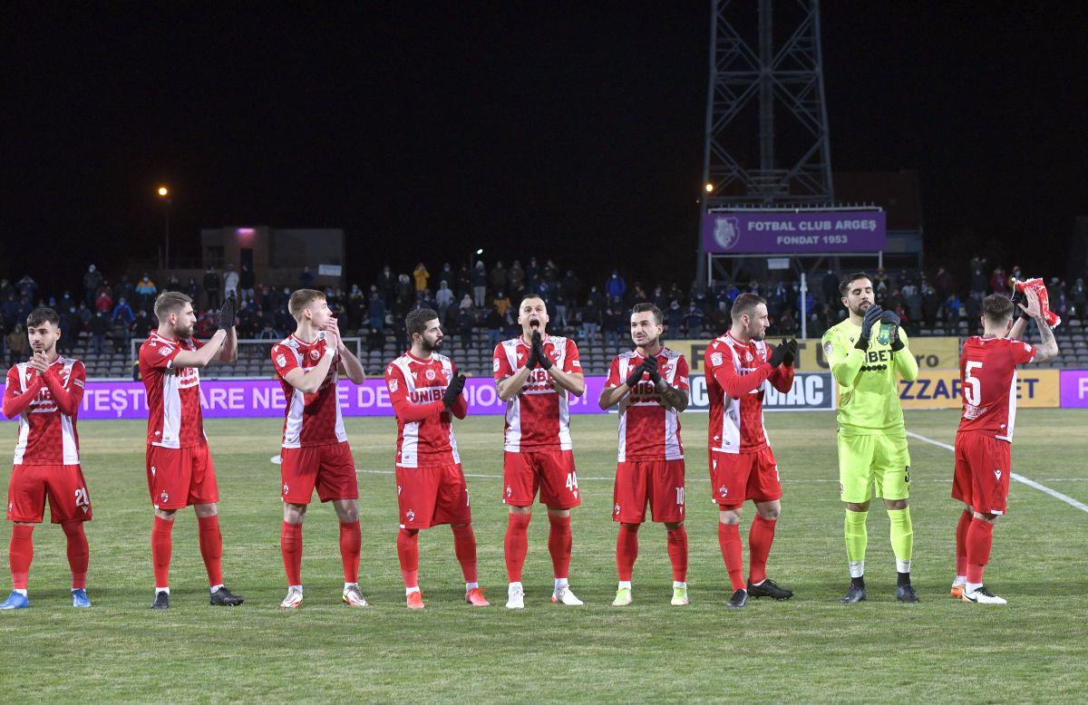 Gafă URIAŞĂ de arbitraj la Pitești: gol anulat ERONAT pentru Dinamo în repriza secundă!