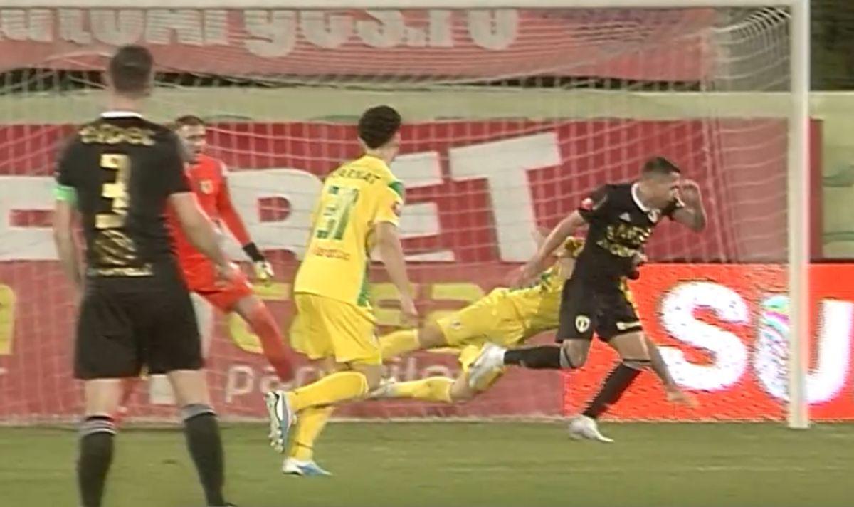 „Dacă nici ăsta nu e penalty...” » Decizie de neînțeles la Mioveni: nici reluările nu l-au convins!
