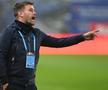 Pintilii nu va mai putea să țipe de pe margine la jucătorii săi // FOTO: Imago