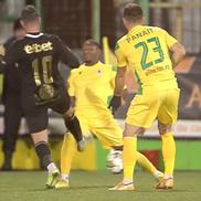 Faultul comis de Constantin Budescu în CS Mioveni - Petrolul // foto: captură DigiSport