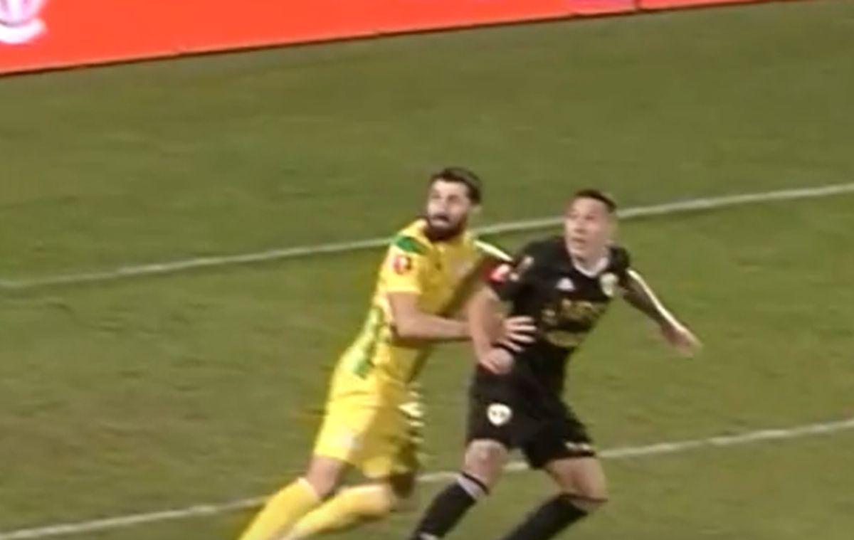 „Dacă nici ăsta nu e penalty...” » Decizie de neînțeles la Mioveni: nici reluările nu l-au convins!
