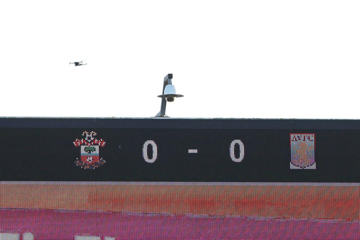 Imagini SF în Anglia » Meci de Premier League, întrerupt timp de 10 minute: „Din motive de siguranță”