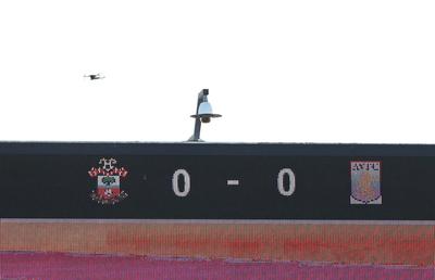 Imagini SF în Anglia » Meci de Premier League, întrerupt timp de 10 minute: „Din motive de siguranță”