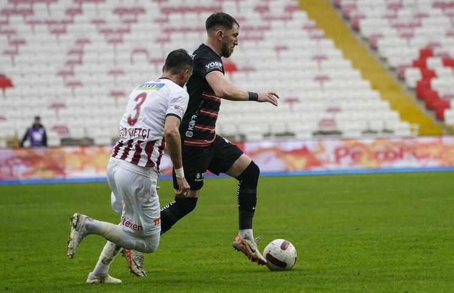 Românii, în prim-plan la Gaziantep: 4 titulari, gol Drăguș, assist  și „roșu” Maxim » Șumudică, 4 meciuri la rând fără victorie!
