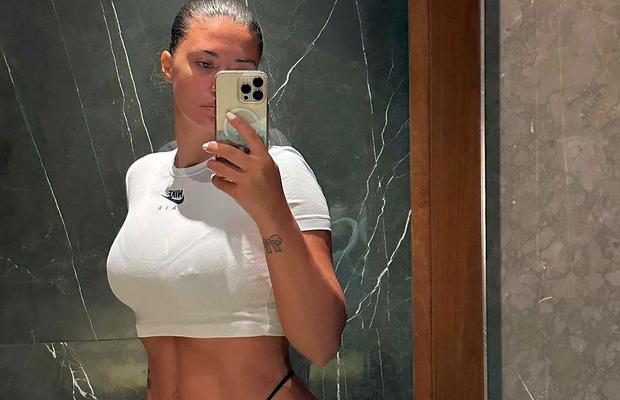 Antonia și-a surprins fanii » În tricoul cărei echipe de fotbal s-a fotografiat artista: „Nu fiți agresivi!”