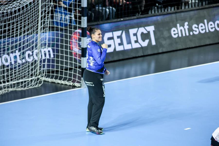 Renata Lais De Arruda a salvat de multe ori poarta Gloriei Foto: Facebook Gloria Bistrița O victorie la limită, un egal și o înfrângere clară pentru echipele românești în EHF European League