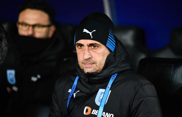 Ivaylo Petev și-a mustrat fotbaliștii, după ce Universitatea Craiova a pierdut cu Farul: „El este jucătorul-cheie, dar și ceilalți 10 trebuie să joace!”