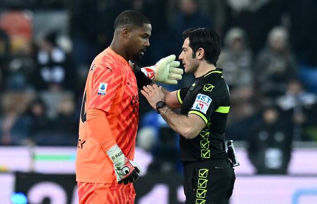 Au arestat primul fan rasist al lui Udinese » A strigat de 12 ori la Mike Maignan: „Negru de rahat" + Ce îl așteaptă pe ultras!