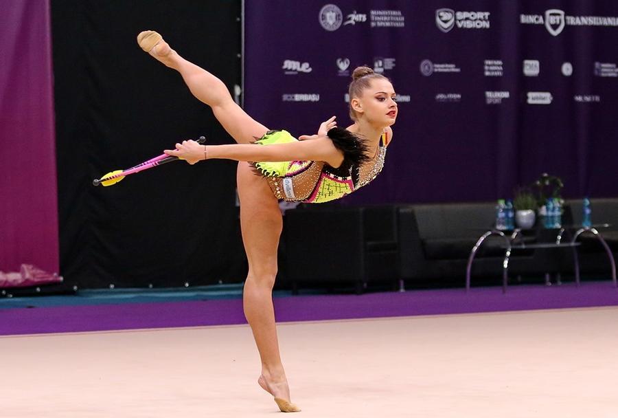 Denisa Mailat „«Ești tâmpită!», apoi dădea cu bățul în cap!” » GSP publică 5 mărturii ȘOCANTE din lotul olimpic de gimnastică ritmică! Traume, abuzuri, acuze GRAVE la adresa președintei Irina Deleanu și a antrenoarei Maria Gîrbă: „M-a băgat în perete!”