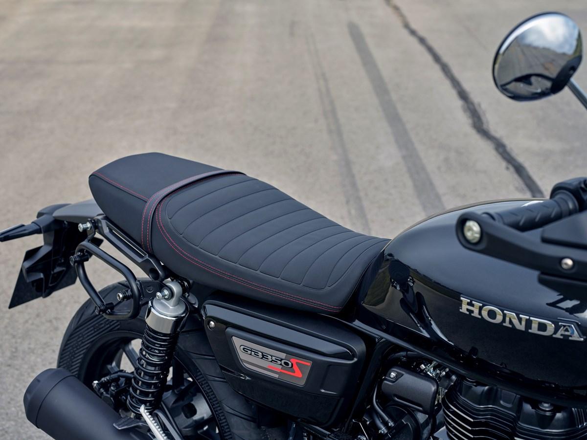 Honda a lansat modelul GB350S, o motocicletă adaptată cerințelor permisului A2