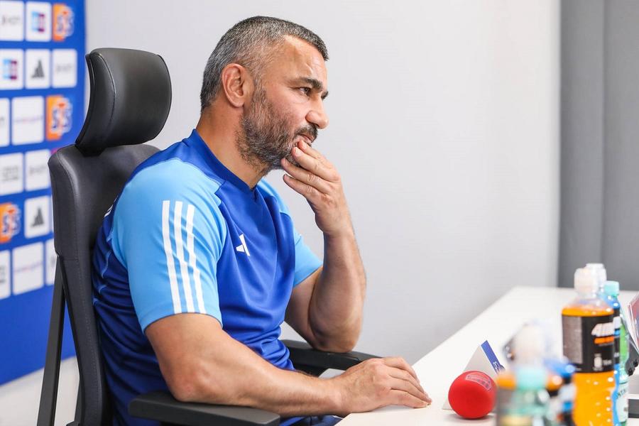 Gurban Gurbanov este un tip rezervat care crede în tineri și performanță prin disciplină. Foto: Imago Țarul fotbalului din Caucaz » Portretul antrenorului care o pregătește din 2008 pe Qarabag, adversara campioanei FCSB în grupa Europa League