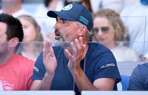 Final într-o colaborare bizară: jucătoarea l-a reinstalat pe antrenorul suspendat