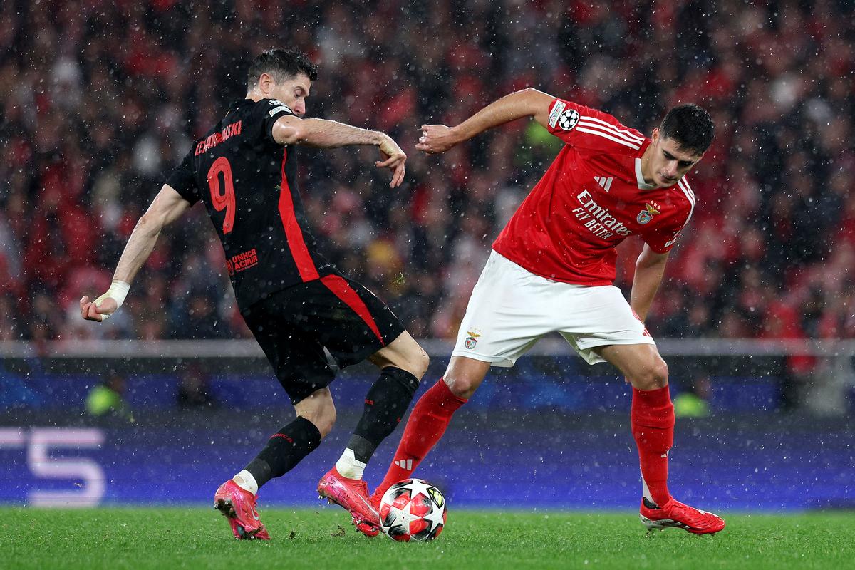 Moment curios la Liverpool » Arne Slot și-a început conferința lăudând arbitrul care a stârnit un imens scandal în Benfica - Barcelona: „De când lucrez în fotbal...”