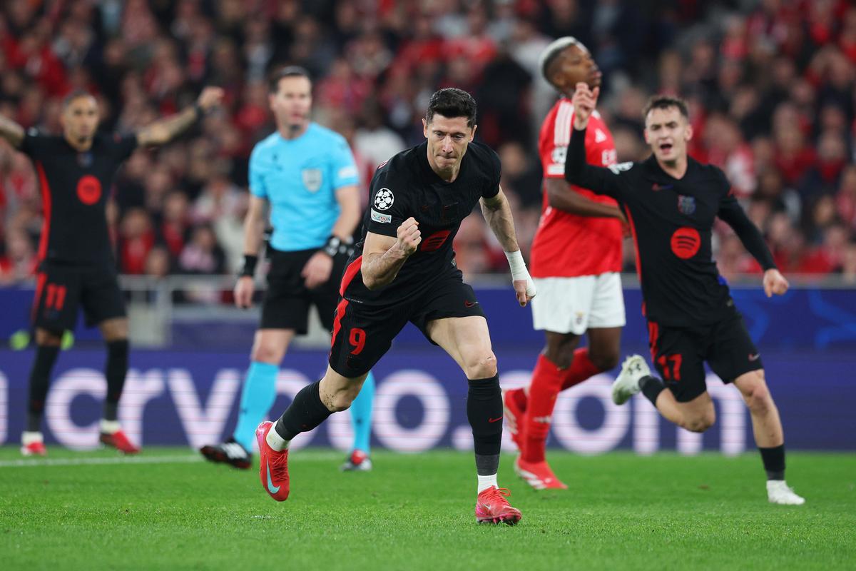 Moment curios la Liverpool » Arne Slot și-a început conferința lăudând arbitrul care a stârnit un imens scandal în Benfica - Barcelona: „De când lucrez în fotbal...”