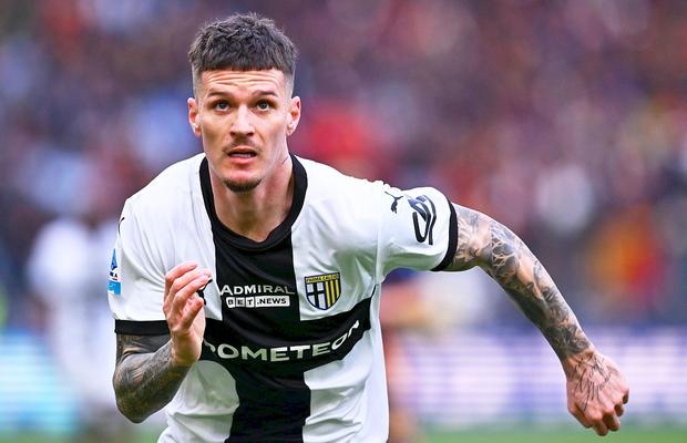 Dennis Man a acceptat oferta Fiorentinei! Creștere salarială substanțială + Parma anunță transferul înlocuitorului său