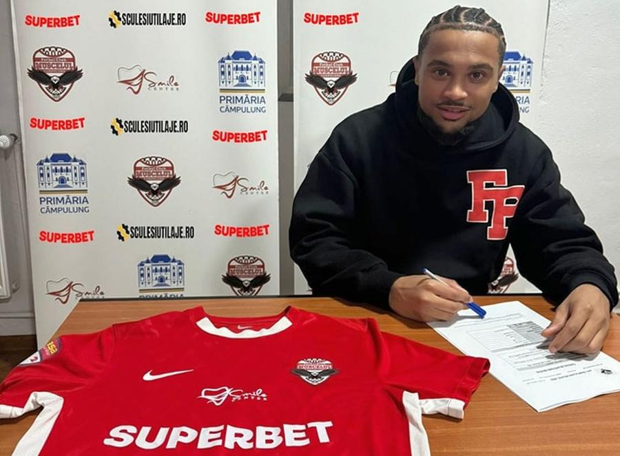 Batavul Dabney dos Santos Souza, ex-AZ Alkmaar, a semnat cu Muscelul Câmpulung Forțează un miracol! Revoluție la clubul amenințat de retrogradare: „Facem echipă bună, 70-80% ne salvăm!” » 6 transferuri în ultimele zile