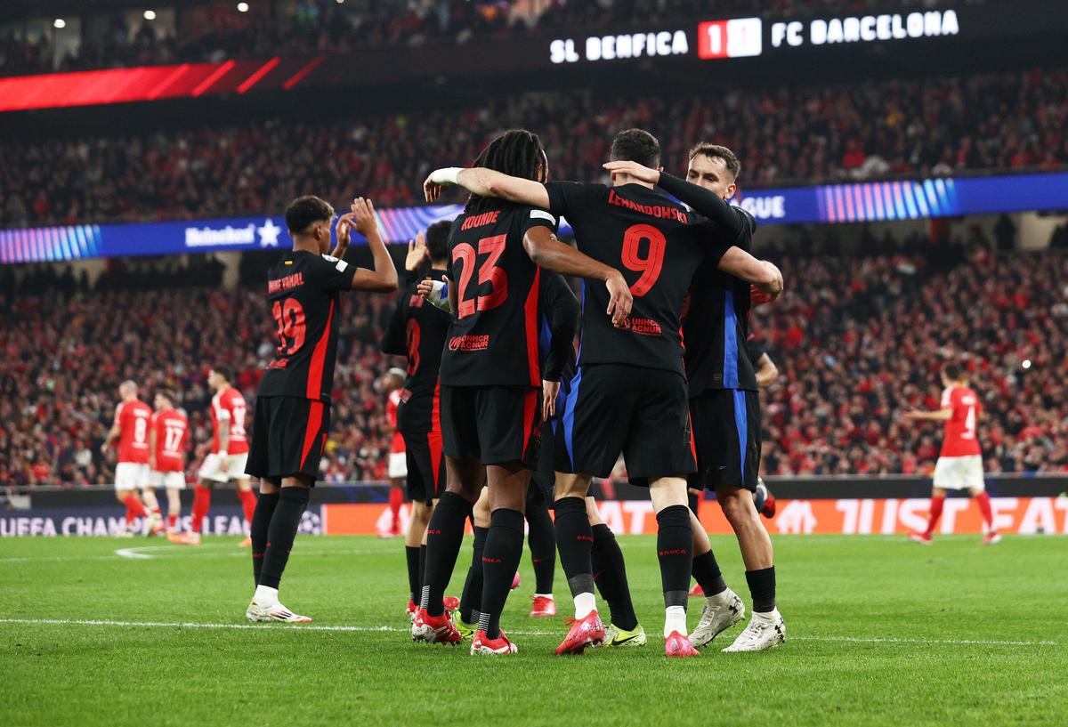 Moment curios la Liverpool » Arne Slot și-a început conferința lăudând arbitrul care a stârnit un imens scandal în Benfica - Barcelona: „De când lucrez în fotbal...”