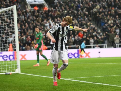 Anthony Gordon în Newcastle - PSV / Foto: Imago Images