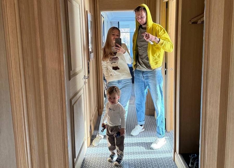 Alexander Bublik împreună cu soția și băiețelul lor Foto: Instagram Alexander Bublik nu mai e rebel: „M-am maturizat, nu mai simt nevoia să țip și să sparg rachete”