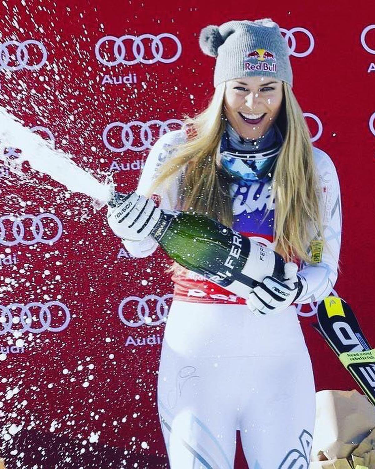 Lindsey Vonn a intrat în trendul „2016” și a „rupt” internetul cu imaginile postate: „Ședința noastră cu body paint”