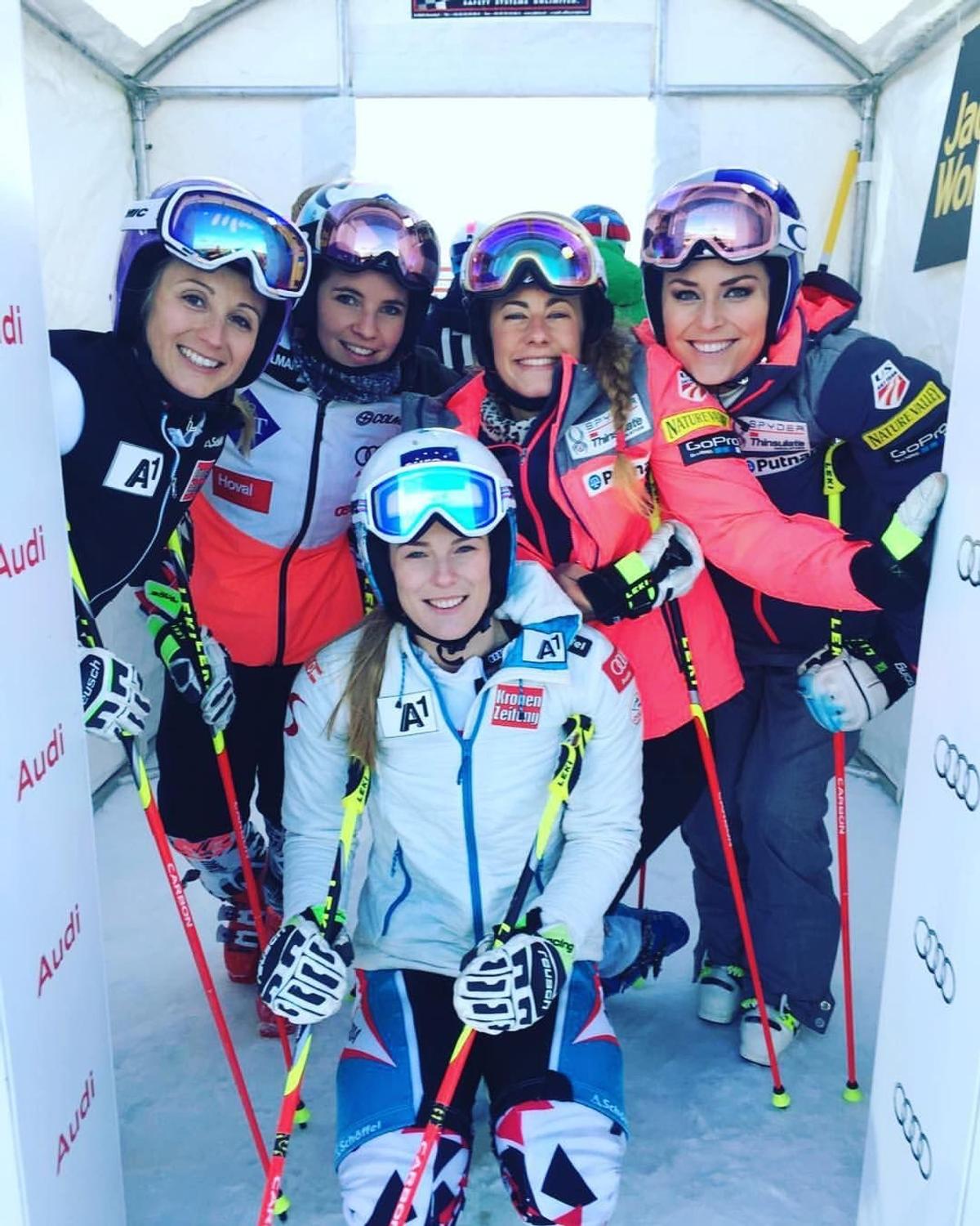 Lindsey Vonn a intrat în trendul „2016” și a „rupt” internetul cu imaginile postate: „Ședința noastră cu body paint”