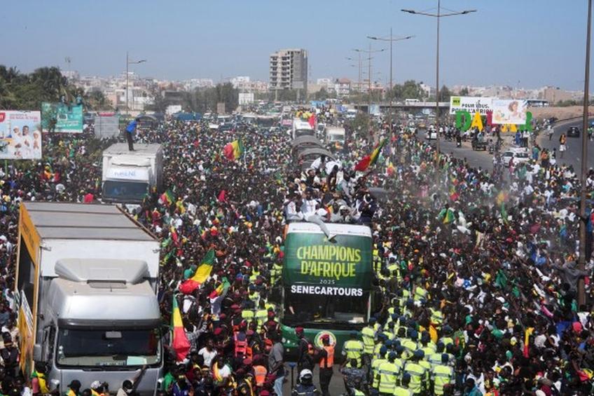 Jucătorii naționalei din Senegal au săbătorit pe străzi triumful de la Cupa Africii / foto: AP News