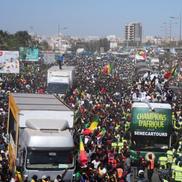 Jucătorii naționalei din Senegal au săbătorit pe străzi triumful de la Cupa Africii / foto: AP News