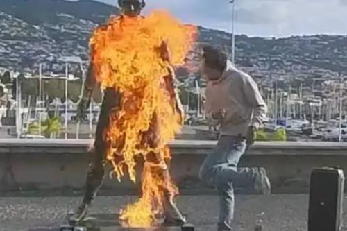 Statuia lui Cristiano Ronaldo a fost incendiată / foto: captură X NassrExtra