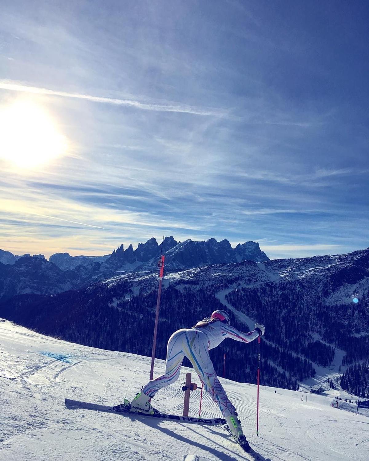 Lindsey Vonn a intrat în trendul „2016” și a „rupt” internetul cu imaginile postate: „Ședința noastră cu body paint”