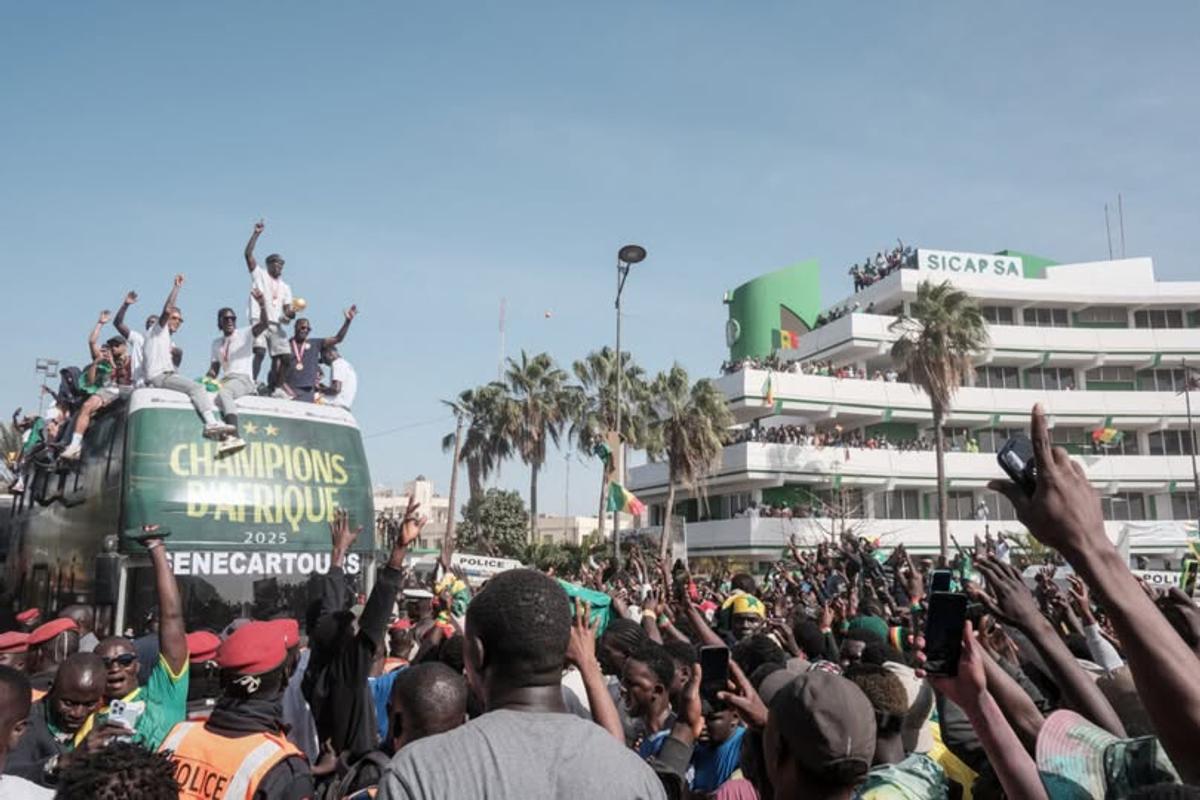 Imaginile bucuriei » Senegalezii au sărbătorit în stradă triumful de la Cupa Africii