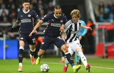 PSV, surclasată de Newcastle! Dennis Man a fost schimbat în minutul 62