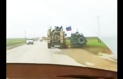 VIDEO Incident șocant în Siria: un vehicul blindat american scoate de pe șosea un blindat rusesc!