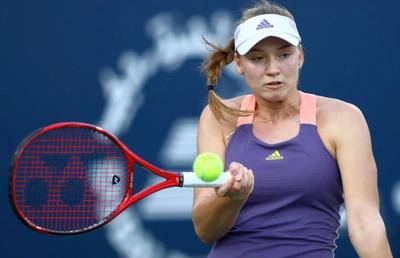 SIMONA HALEP LA DUBAI // VIDEO Cine este Elena Rybakina, adversara din finală și revelația anului 2020