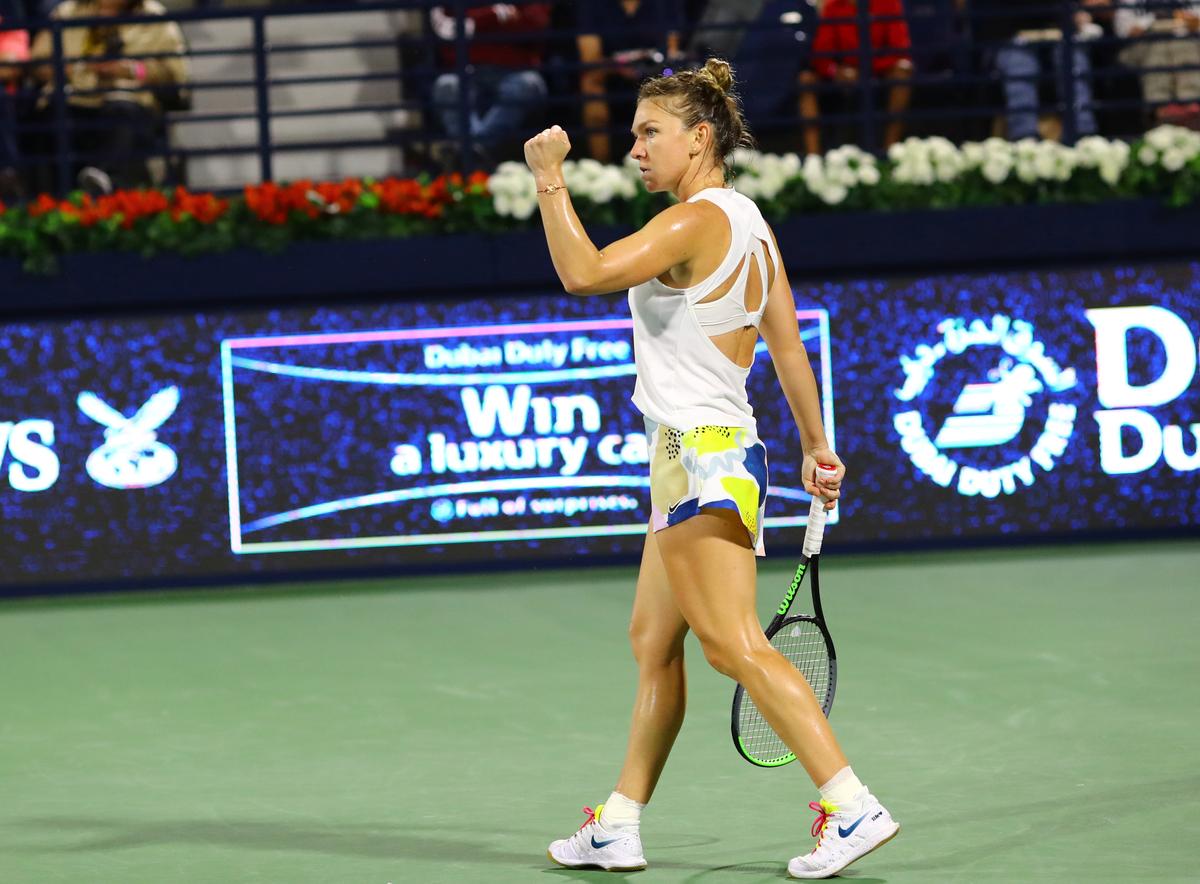 SIMONA HALEP - JENNIFER BRADY 6-2, 6-0 // VIDEO + FOTO Victorie-fulger pentru Halep » Simona nu i-a dat nicio șansă lui Brady și s-a calificat în finală la Dubai! Pe cine va înfrunta pentru trofeu