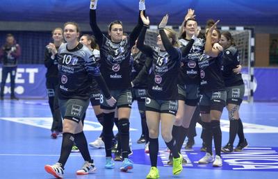 CSM BUCUREȘTI - FERENCVAROS 27-24 // Cristina Neagu vrea să aducă Liga Campionilor în România: „Mă bucur că am rămas, putem ajunge departe împreună”
