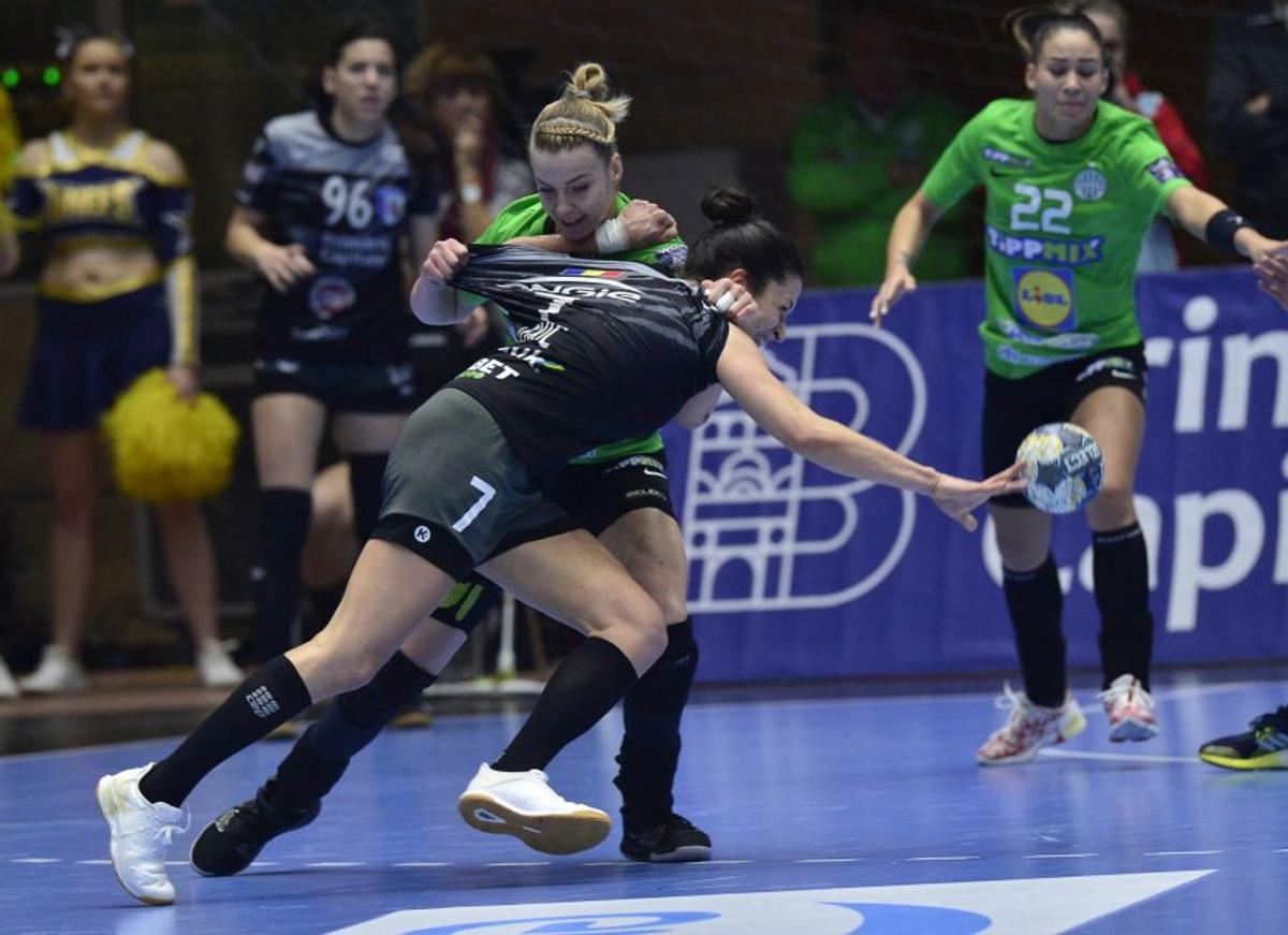 CSM BUCUREȘTI - FERENCVAROS 27-24 // „Tigroaicele” au făcut un pas mare spre „sferturile” Ligii Campionilor! Neagu și Cvijic, cele mai bune de pe teren