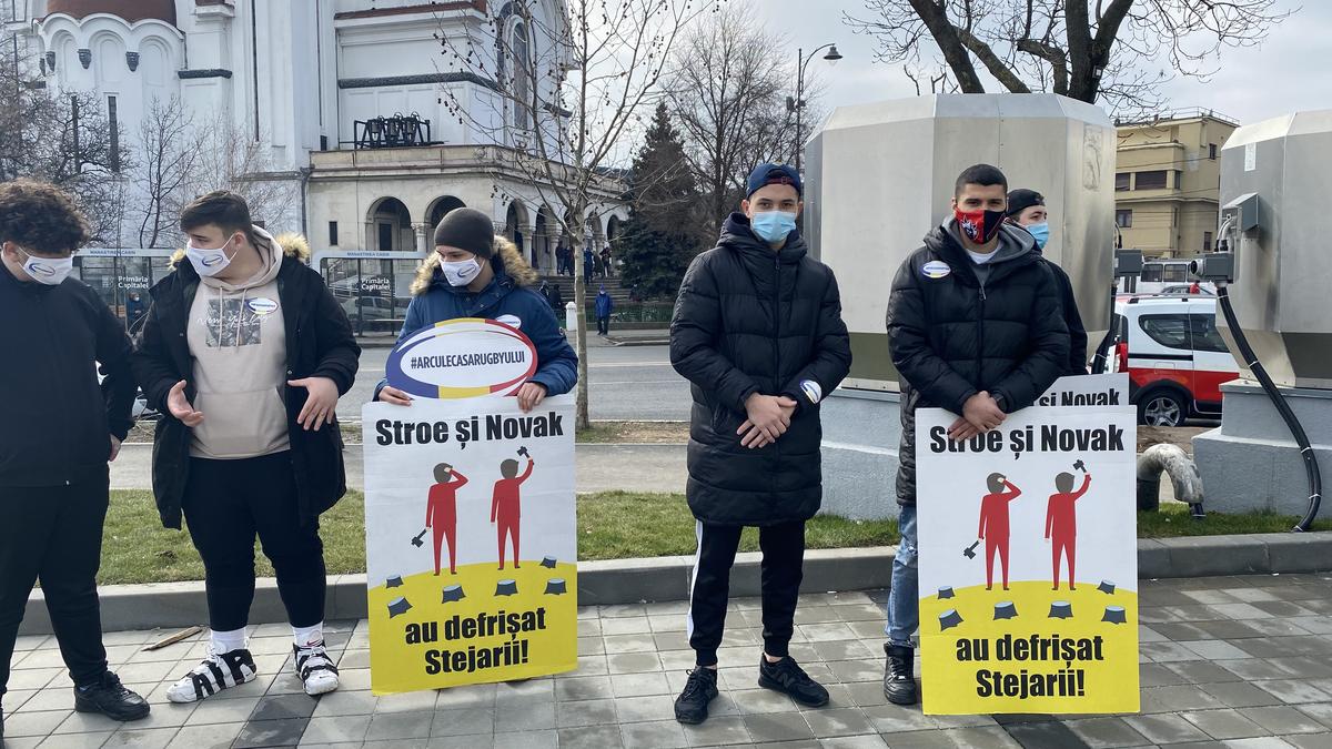 FOTO EXCLUSIV Un nou protest la stadionul „Arcul de Triumf”! Fanii rugby-ului îi atacă pe Novak și Stroe