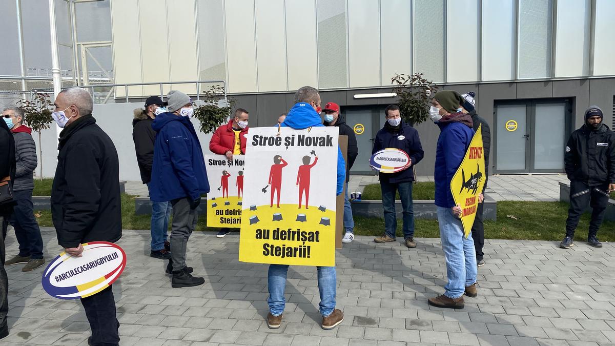 FOTO EXCLUSIV Un nou protest la stadionul „Arcul de Triumf”! Fanii rugby-ului îi atacă pe Novak și Stroe