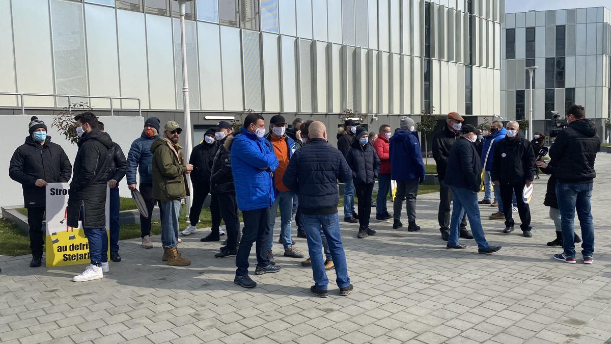 FOTO EXCLUSIV Un nou protest la stadionul „Arcul de Triumf”! Fanii rugby-ului îi atacă pe Novak și Stroe