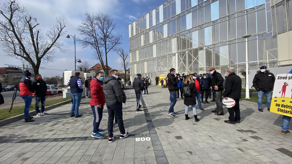 FOTO EXCLUSIV Un nou protest la stadionul „Arcul de Triumf”! Fanii rugby-ului îi atacă pe Novak și Stroe