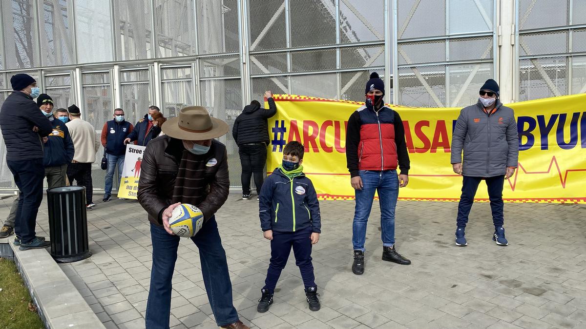 FOTO EXCLUSIV Un nou protest la stadionul „Arcul de Triumf”! Fanii rugby-ului îi atacă pe Novak și Stroe