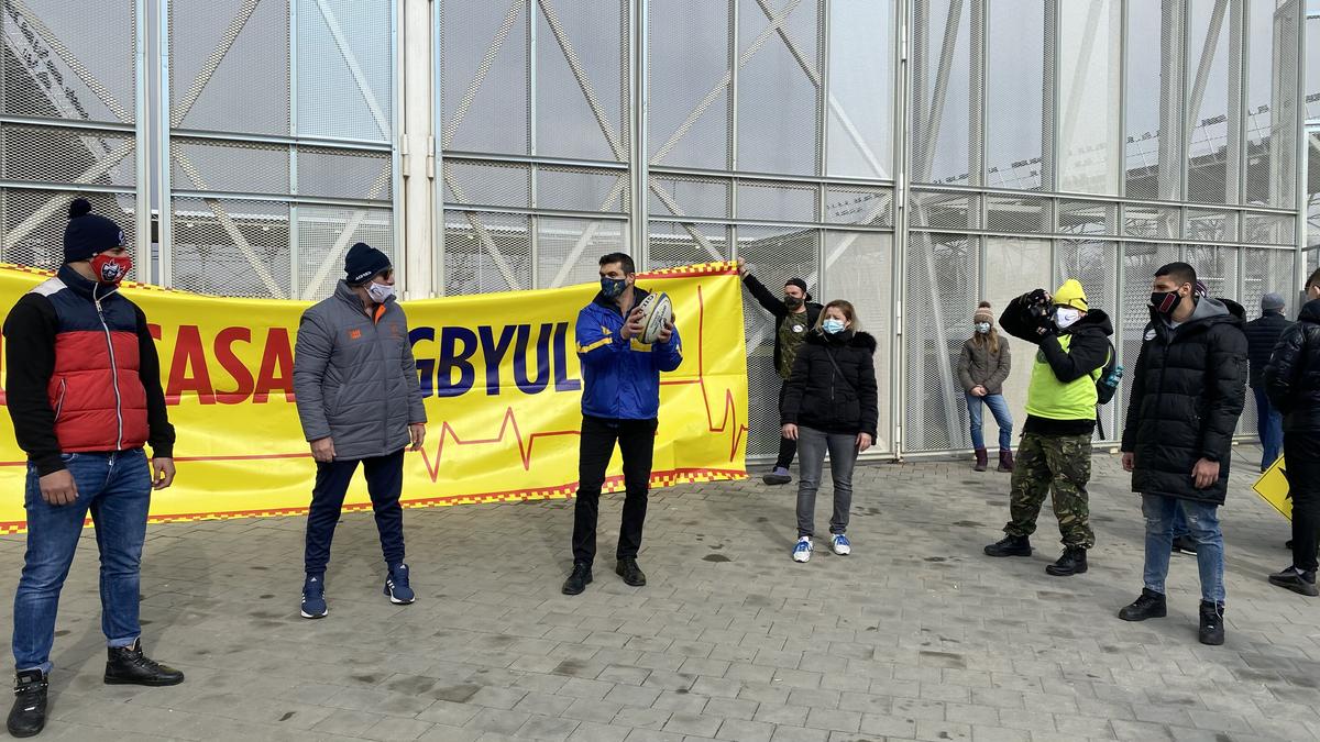 FOTO EXCLUSIV Un nou protest la stadionul „Arcul de Triumf”! Fanii rugby-ului îi atacă pe Novak și Stroe