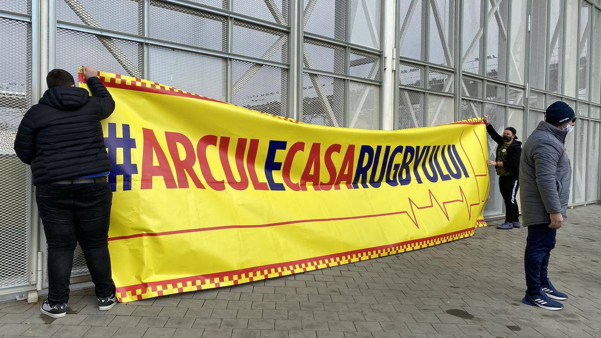 FOTO EXCLUSIV Un nou protest la stadionul „Arcul de Triumf”! Fanii rugby-ului îi atacă pe Novak și Stroe