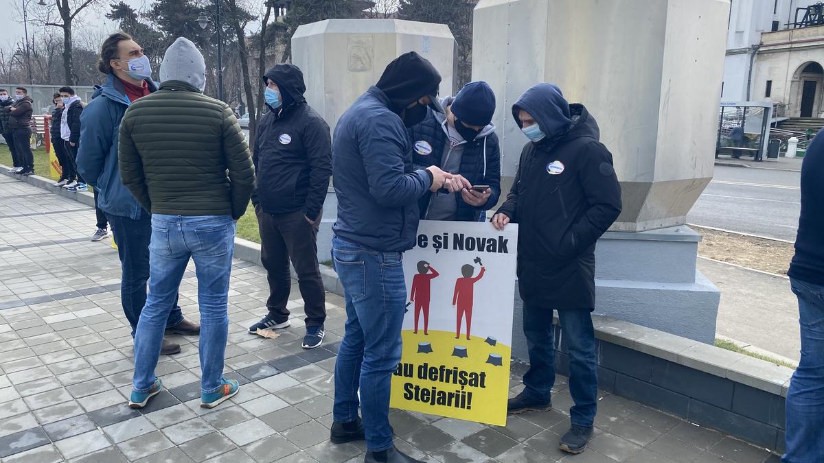 FOTO EXCLUSIV Un nou protest la stadionul „Arcul de Triumf”! Fanii rugby-ului îi atacă pe Novak și Stroe