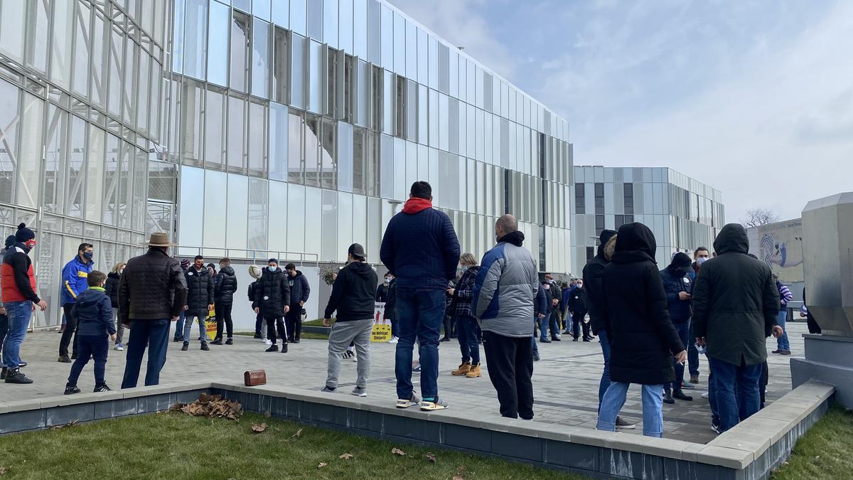 FOTO EXCLUSIV Un nou protest la stadionul „Arcul de Triumf”! Fanii rugby-ului îi atacă pe Novak și Stroe